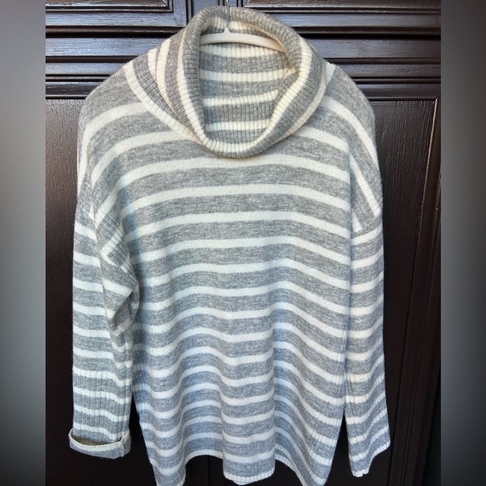 LOFT grey and white turtleneck sweater